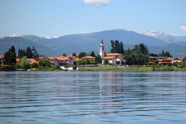 Lago de Monate