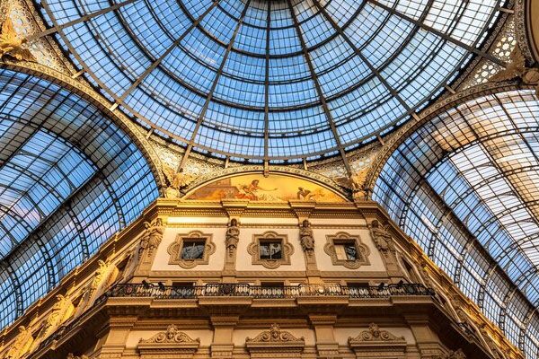 galleria di moda Milano Italia dettaglio architettonico