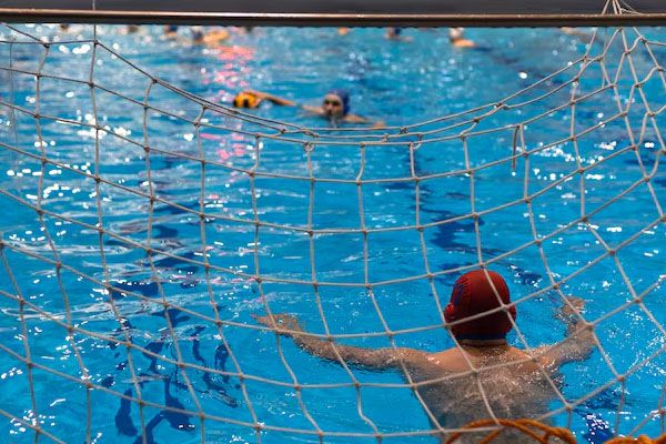 Sport acquatici nella piscina coperta più moderna