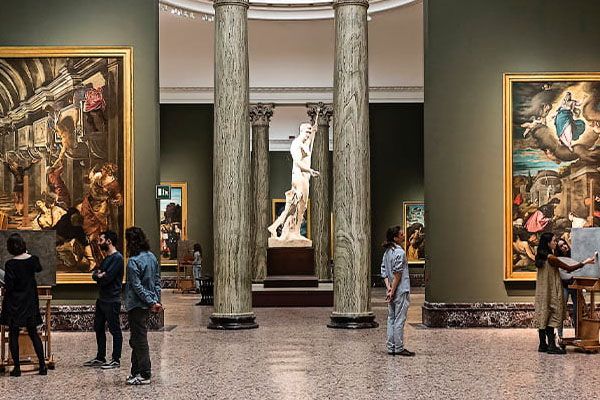 interno di un museo a Milano