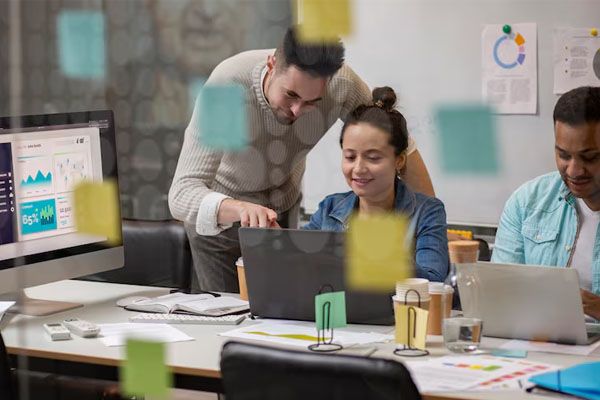riunione del gruppo di lavoro in un ufficio
