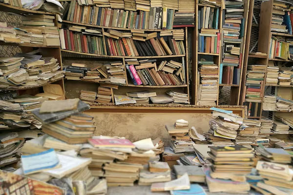 zona pianeggiante vicino a libri usati