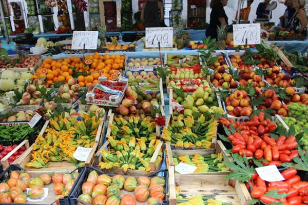 Mercato sabato via fauché banco di Luca&Marika