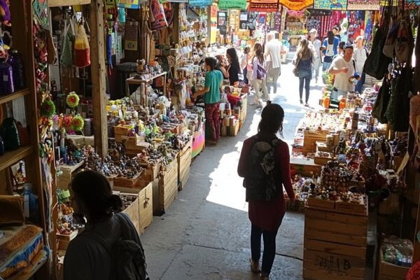 open space di un mercato delle pulci