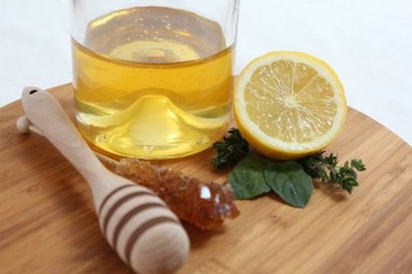 Gargarismi con Acqua Sale e Limone